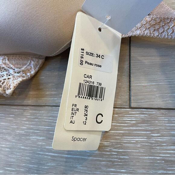 Simone Perele
Caresse 3D Plunge Lace Underwire Bra - Picture 6 of 8